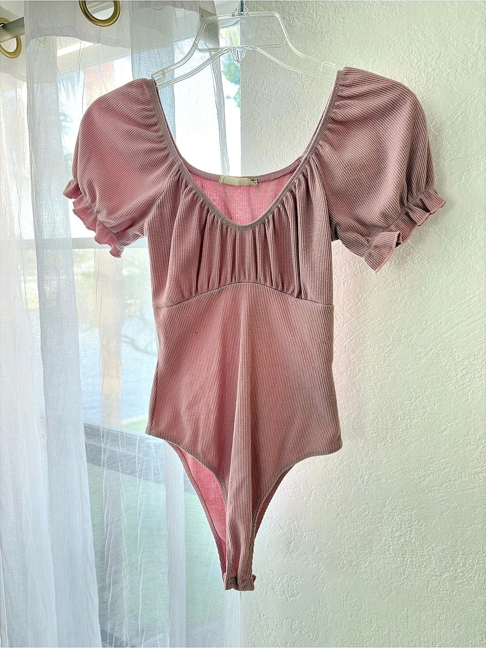 Altard State Pink Square Neck Ruffle Trim Puff Sleeve Bodysuit in Pink